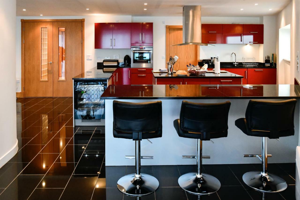 Just Stay Wales - Meridian Quay Penthouses Swansea Dış mekan fotoğraf